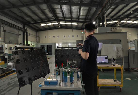 사진 측량 기능이 내장된 휴대용 CMM