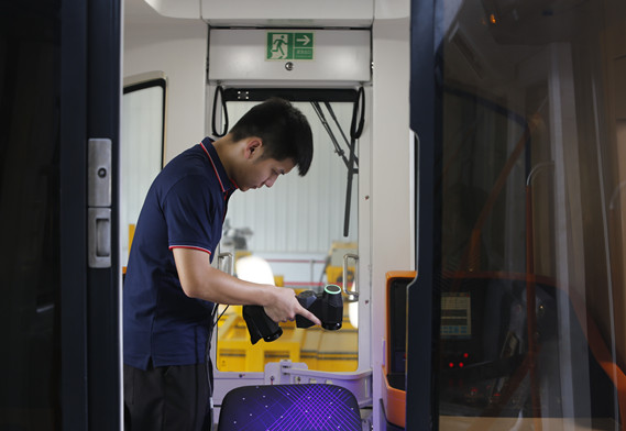 검고 반짝이는 표면에 대한 높은 적응성을 갖춘 3D 스캐너